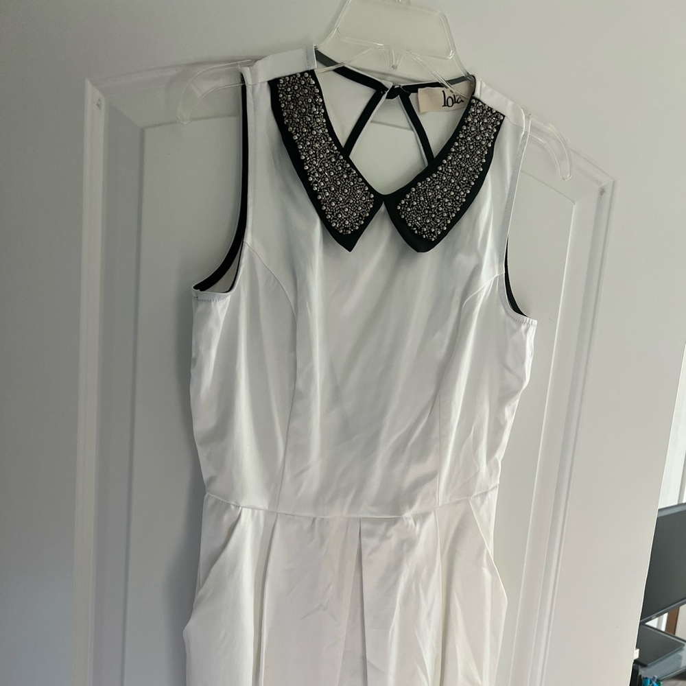 Lola white dress with pockets and beaded collar